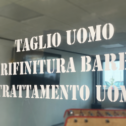 Scritte adesive per vetrine