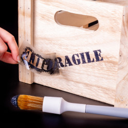 Scritta adesiva con stencil