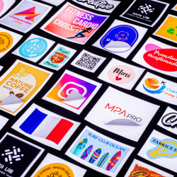 Adesivi a mezzo taglio per vetri