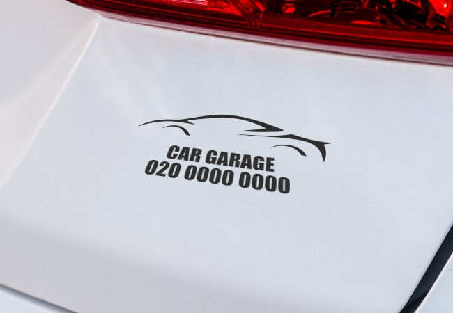 Firma del bagagliaio auto
